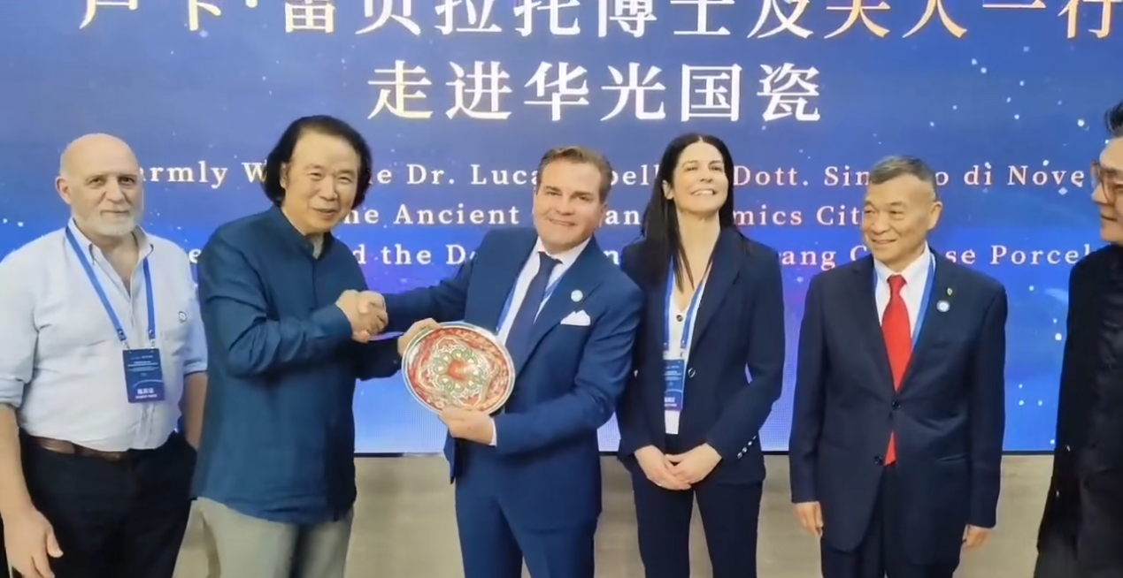 頻頻點贊！意大利陶瓷古城諾威市長一行走進華光國瓷